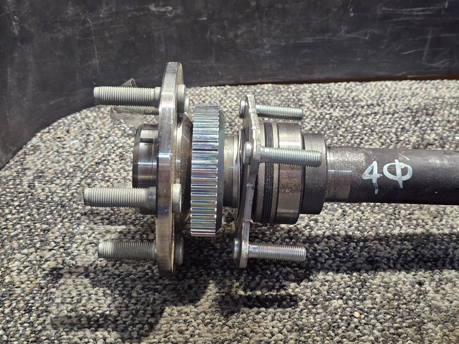 Rear Axle Shaft 10108925 – 5 Lug Hub Raised Center 4 Stud Axle Mount ABS Ring