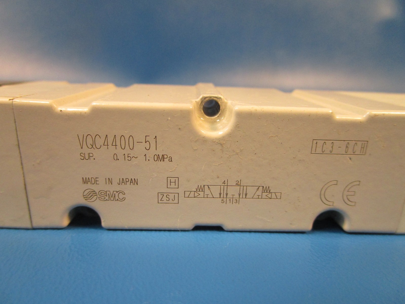 USED SMC VQC4400-51, 5 Port Solenoid Valve, Plug-in, 24 VDC