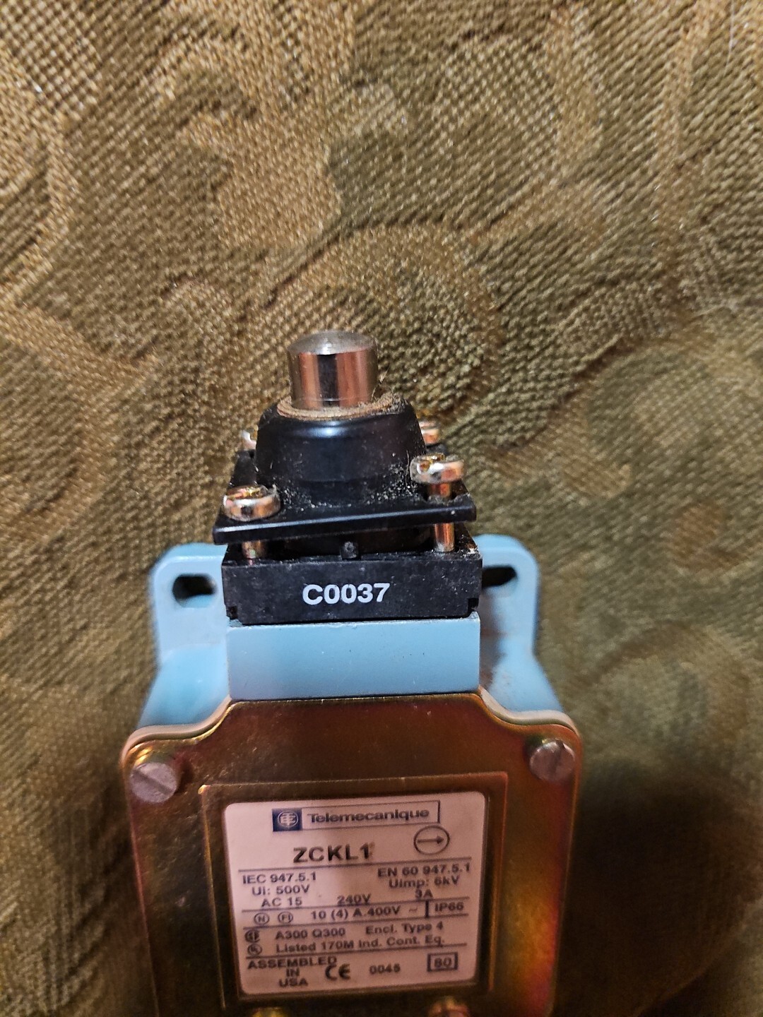 Telemecanique ZCKL1 Limit Switch with ZCK-D10 Button Head NEW NO BOX