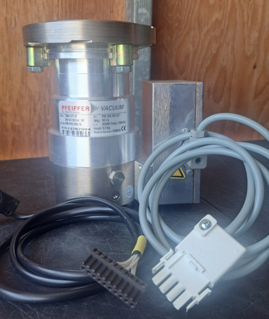 PFEIFFER VACUUM TMH 071P, 3P PM P02 800 G TURBO w/TC600 Controller PM C01 720
