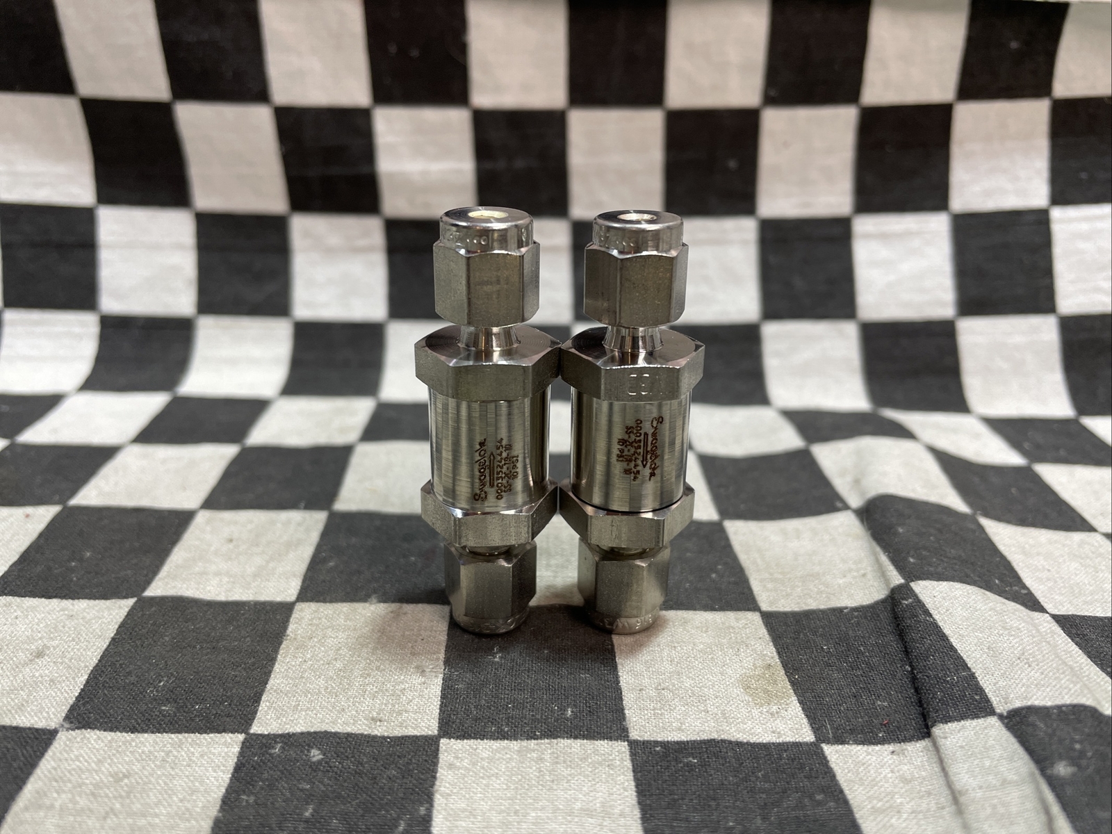 SWAGELOK Poppet Check Valve 1/8″ TUBE, 10 PSI, SS-2C-TR-10, LOT OF 2 #F9K