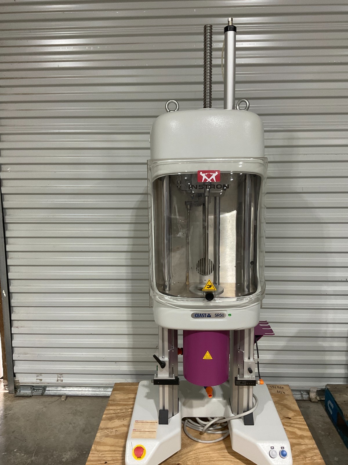 Instron 7047.000 ITW Test & Measurement 115V, 190 KG Mass Year 2014