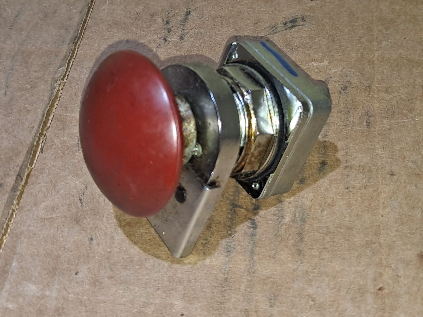 REES 40102-102 RED EMERGENCY STOP PUSH PULL BUTTON MUSHROOM LOCKOUT Fast Ship