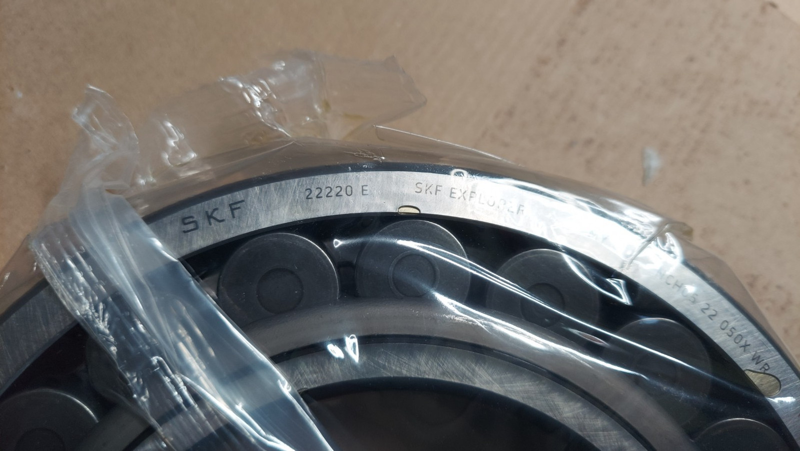 New SKF 22220 E Spherical Roller Bearing Explorer