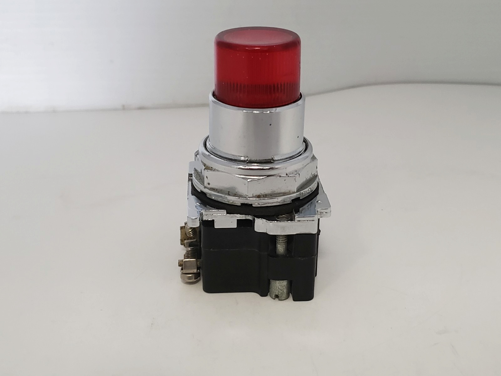 CUTLER HAMMER 10250T411-C21 PUSHBUTTON ILLUMINATED RED