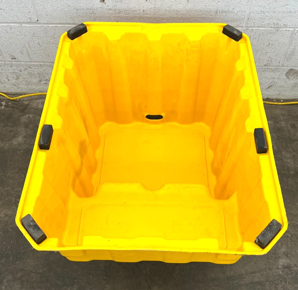 PREMIER PLASTICS POLYETHYLENE 2 STEP STOOL OAD LENGTH 21″ WIDTH 34″ HEIGHT 20″