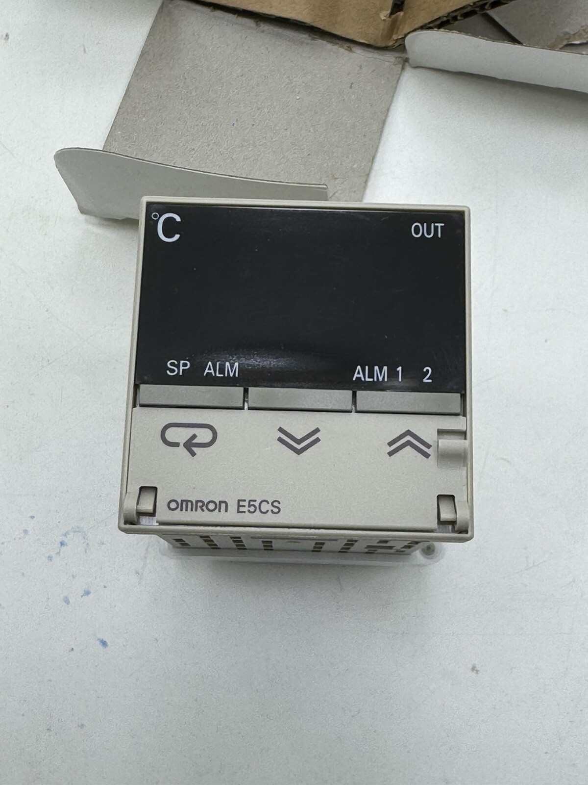 OMRON E5CS-RTU-W MULTI-RANGE TEMPERATURE CONTROLLER 100 To 240V AC