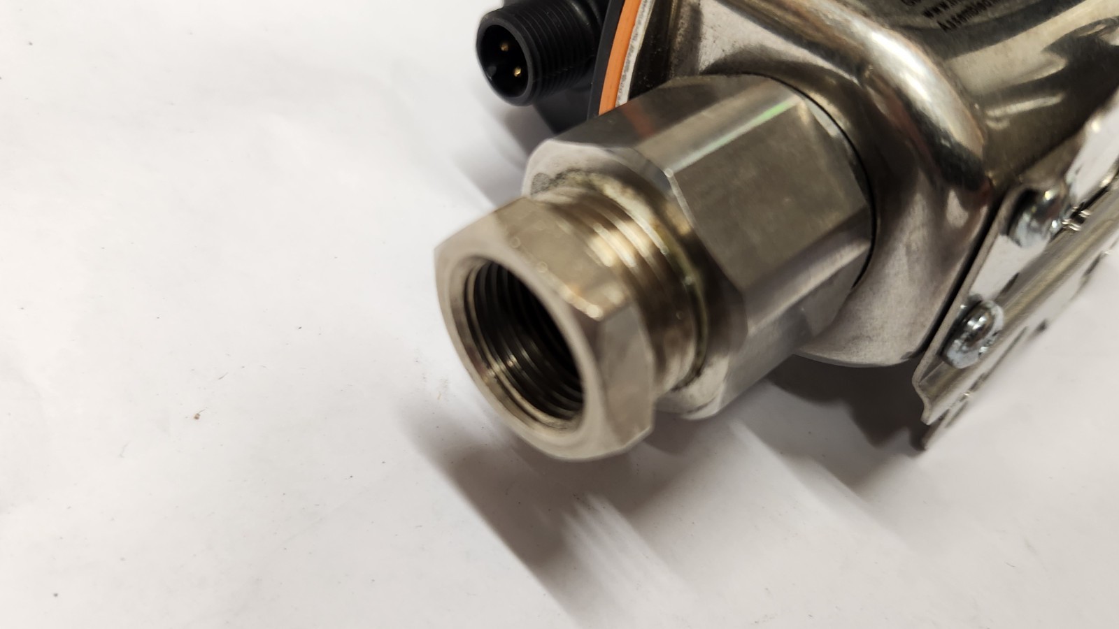 IFM SV4610 Vortex Flowmeter Sensor I/O Link Display & Bracket NEW SURPLUS