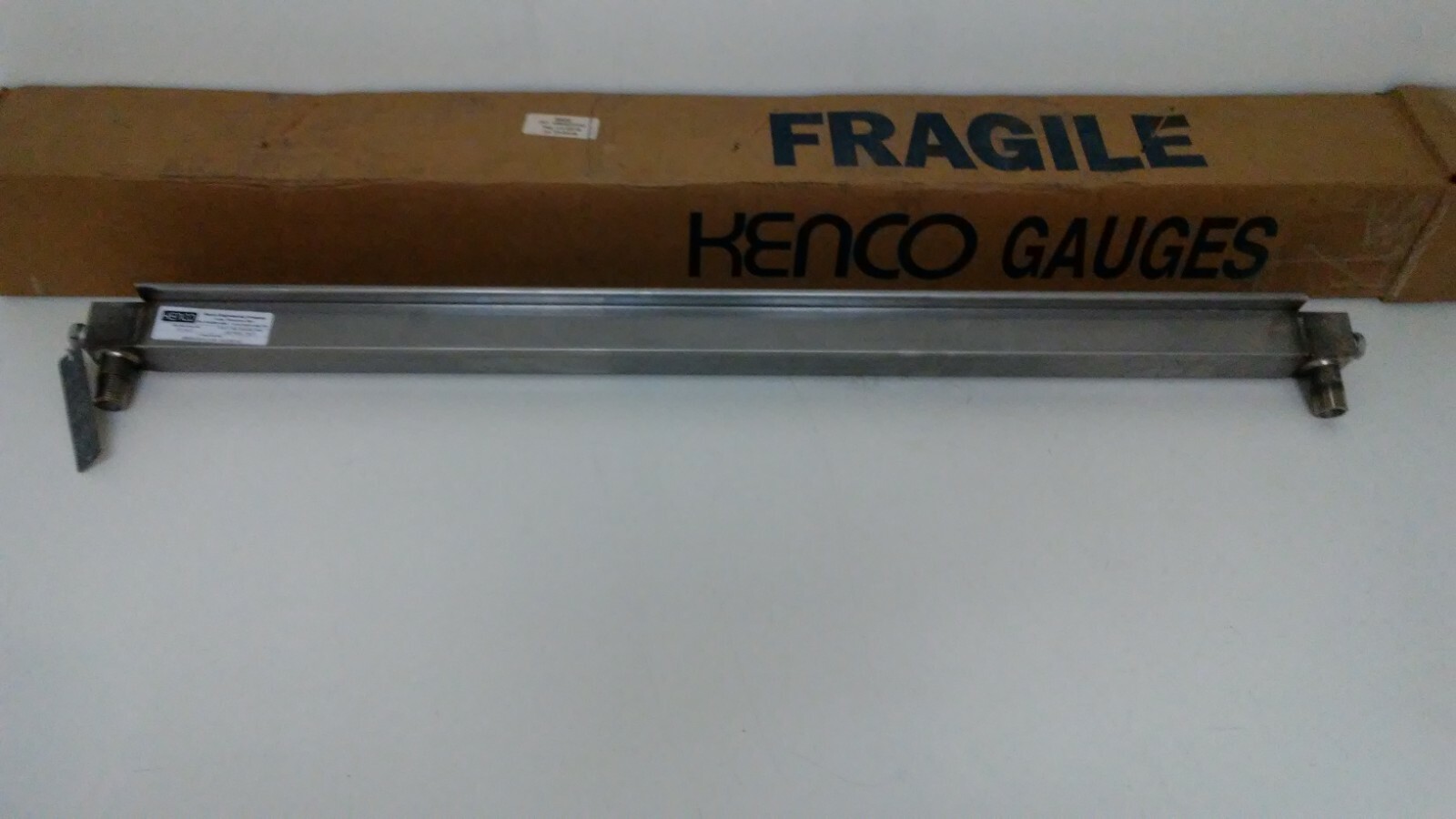 NIB! KENCO 100-PSIG 0-31″ AMBIENT FLOW METER GAUGE 88M50-33-AVH-RL-100-350-NS