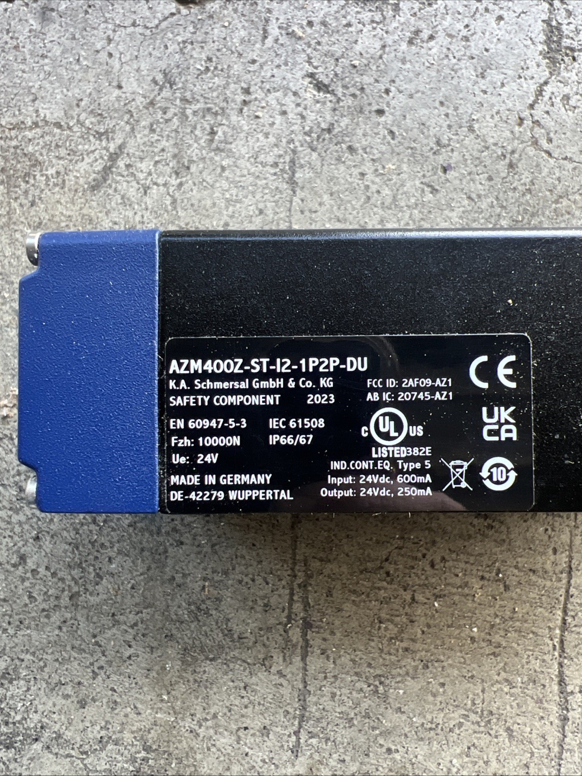 SCHMERSAL AZM400Z-ST-1P2P INTERLOCK SWITCH 103003590 AZM400ZST1P2P