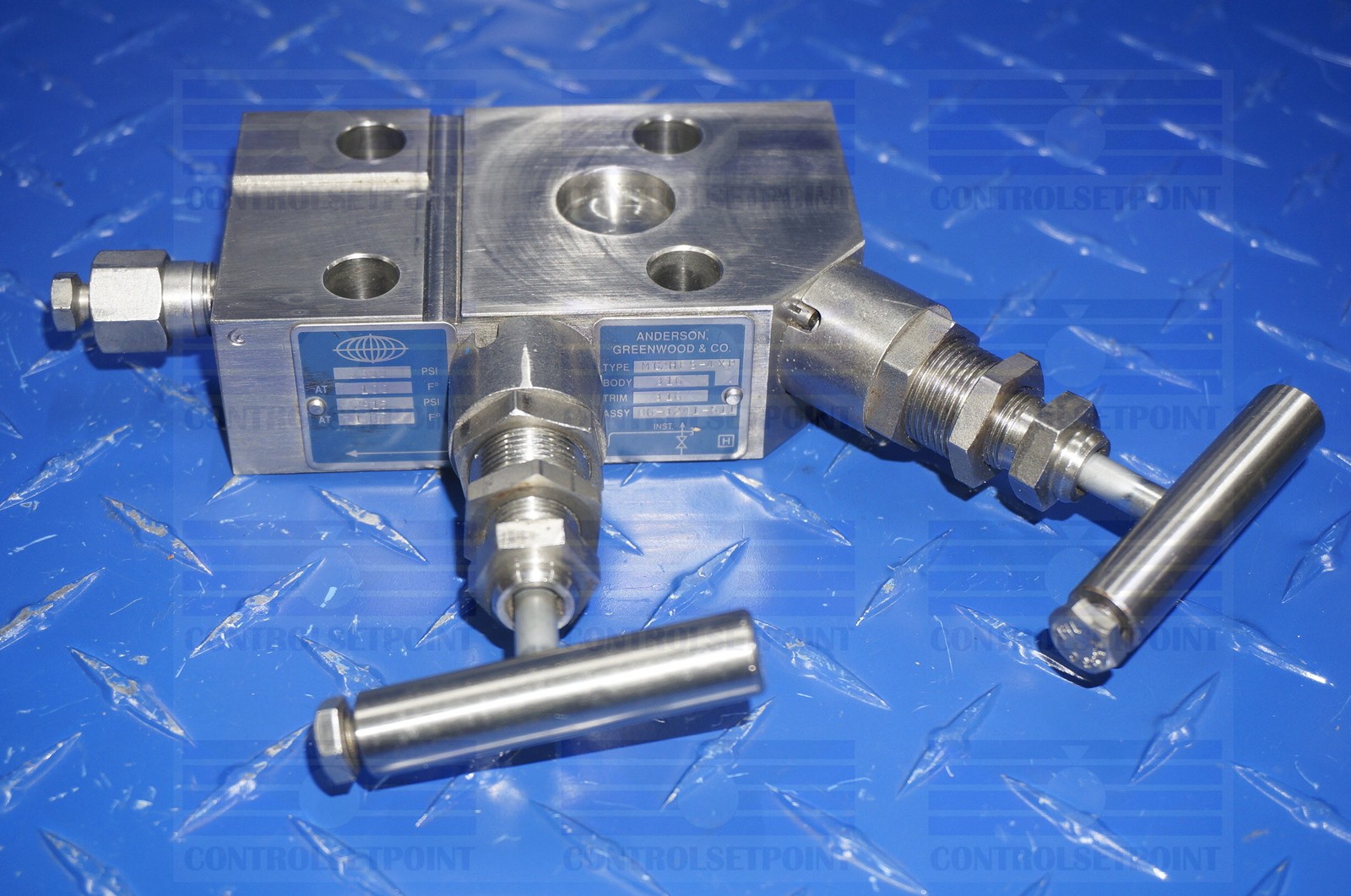 ANDERSON GREENWOOD MANIFOLD MC2HPS-4 2 VALVE MANIFOLD NEW