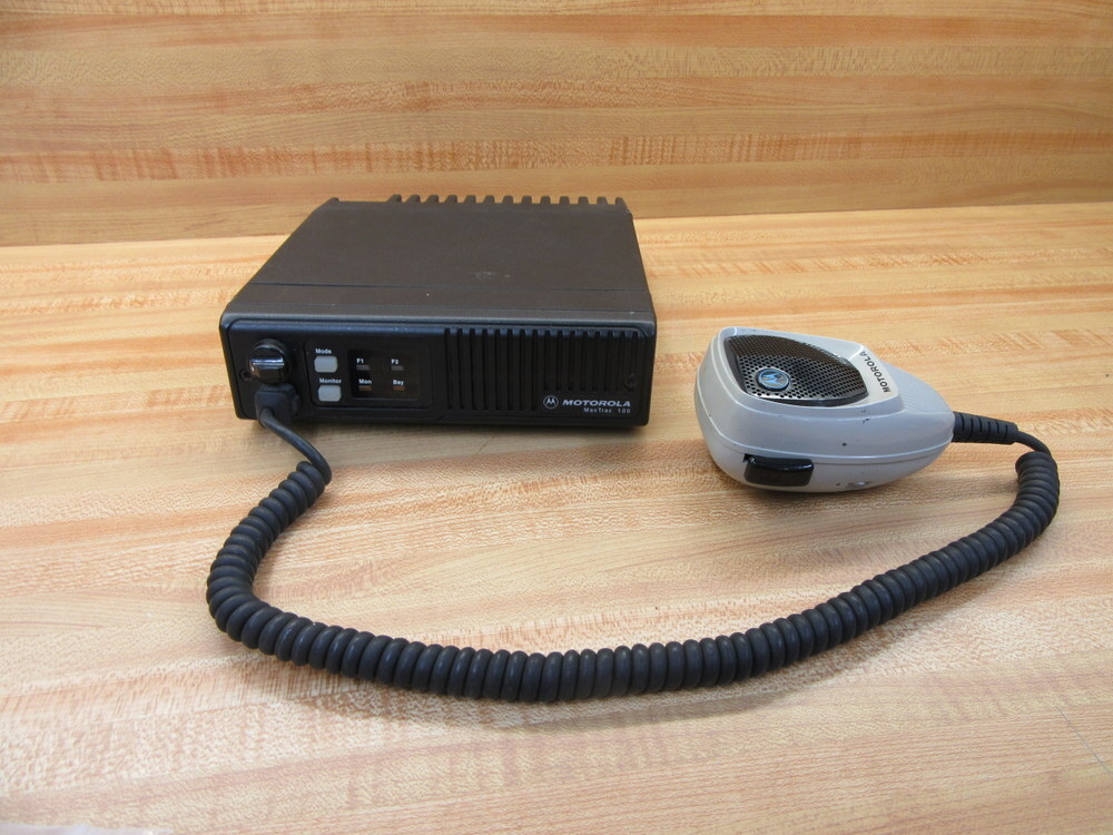 Motorola D33MJA73A5CK Max Trac 100 2 Way Radio