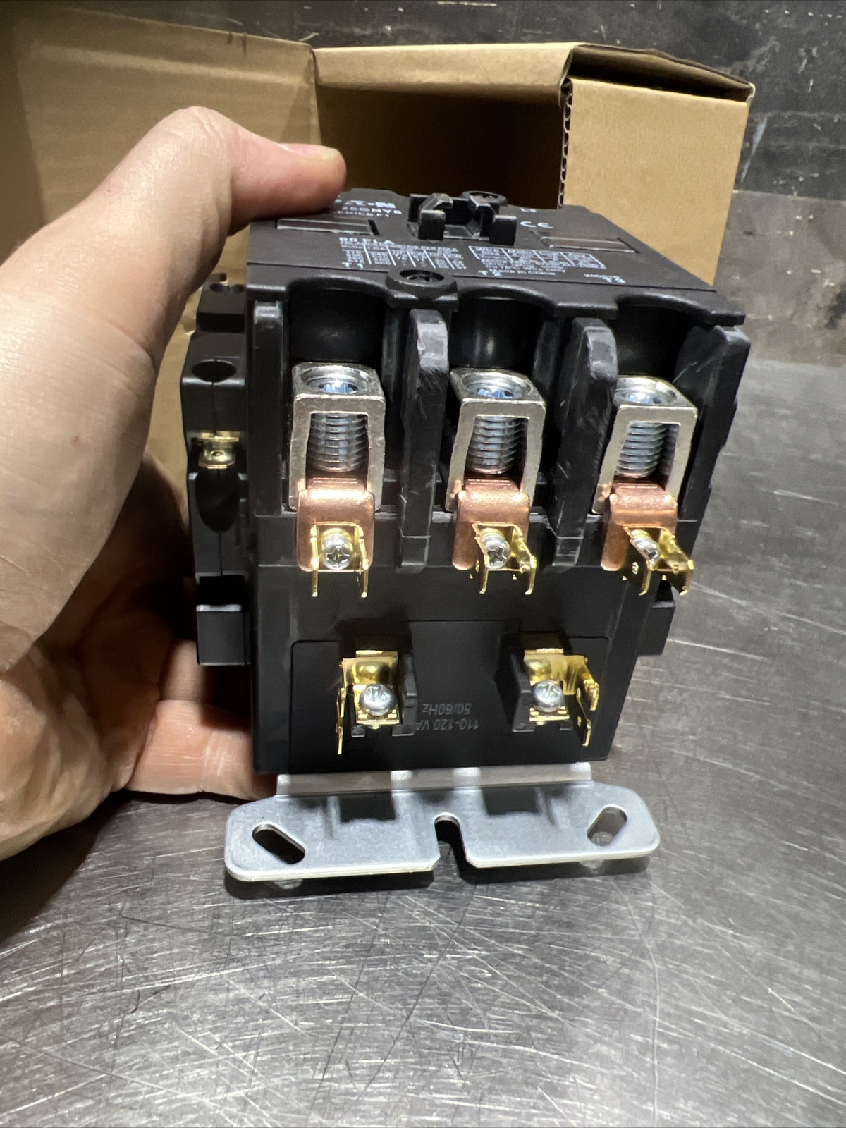 Eaton C25GNY8, Definite Purpose Contactors Non-Reversing 3P 90A 120V 50/60Hz Nos
