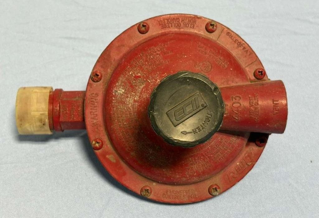 Rego Compressed LP-Gas Back Mount Regulator LV 4403