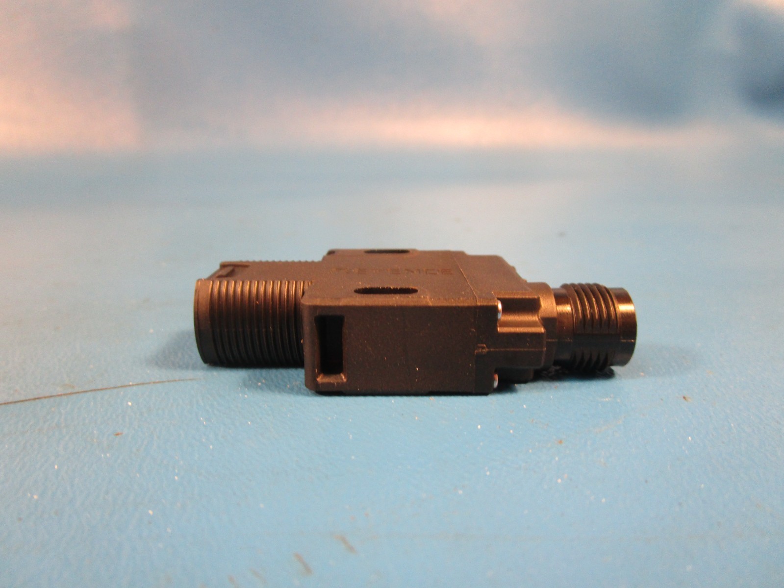 Keyence PZ-G62CB, PHOTOELECTRIC SENSOR, 0.1-1 METER RANGE, 10-30 VDC