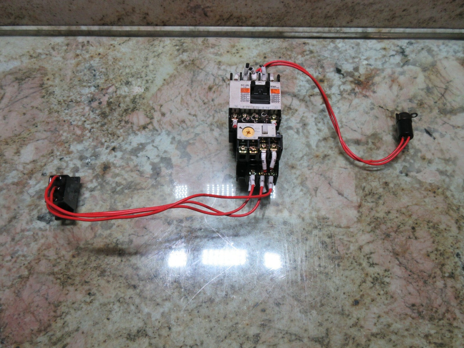 FUJI ELECTRIC CONTACTOR SC-05 [13] 20A 4NC0G0 SC-05 TR-ON 0N RELAY