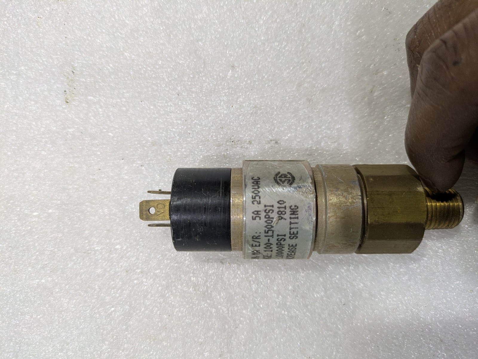 SPECTRA 10 UNITED ELECTRIC 10-B13 M512 M550 100-1500PSI 5A 250VAC PUSH COVER UP,