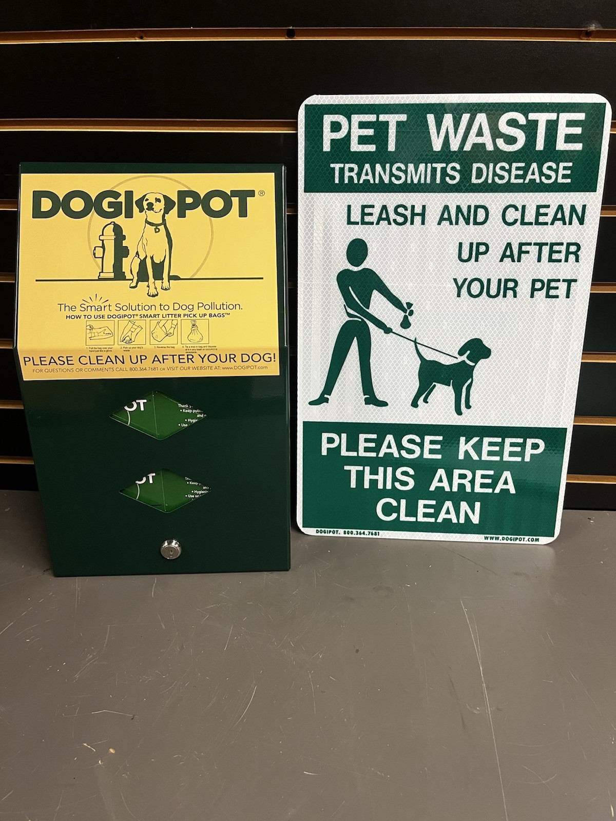 New Dogipot 1002-2 Dog Waste System Dispenser + Sign W/ Lock, Keys & 400 Bags