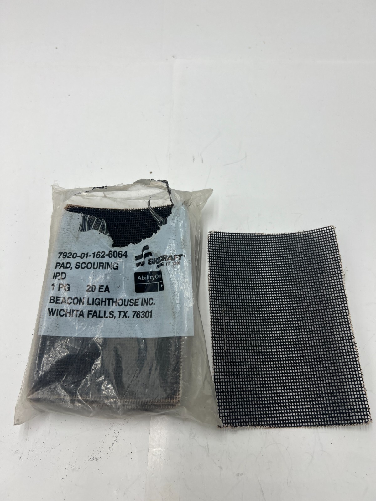 8 Packs of 20 – Skilcraft Scouring Pad Sanding Screen 4 x 5 ½” Griddle Screen