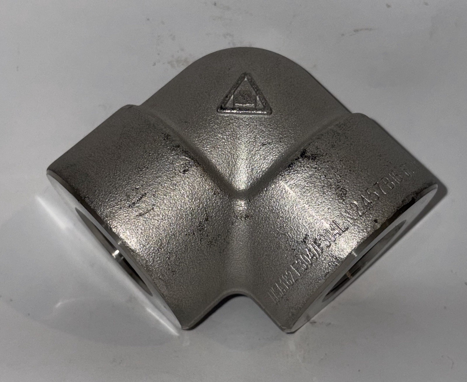 90 Elbow Pipe Fitting Threaded 1″ A/SA182 F304/F304L N2457 B16 6M 1 Stainless