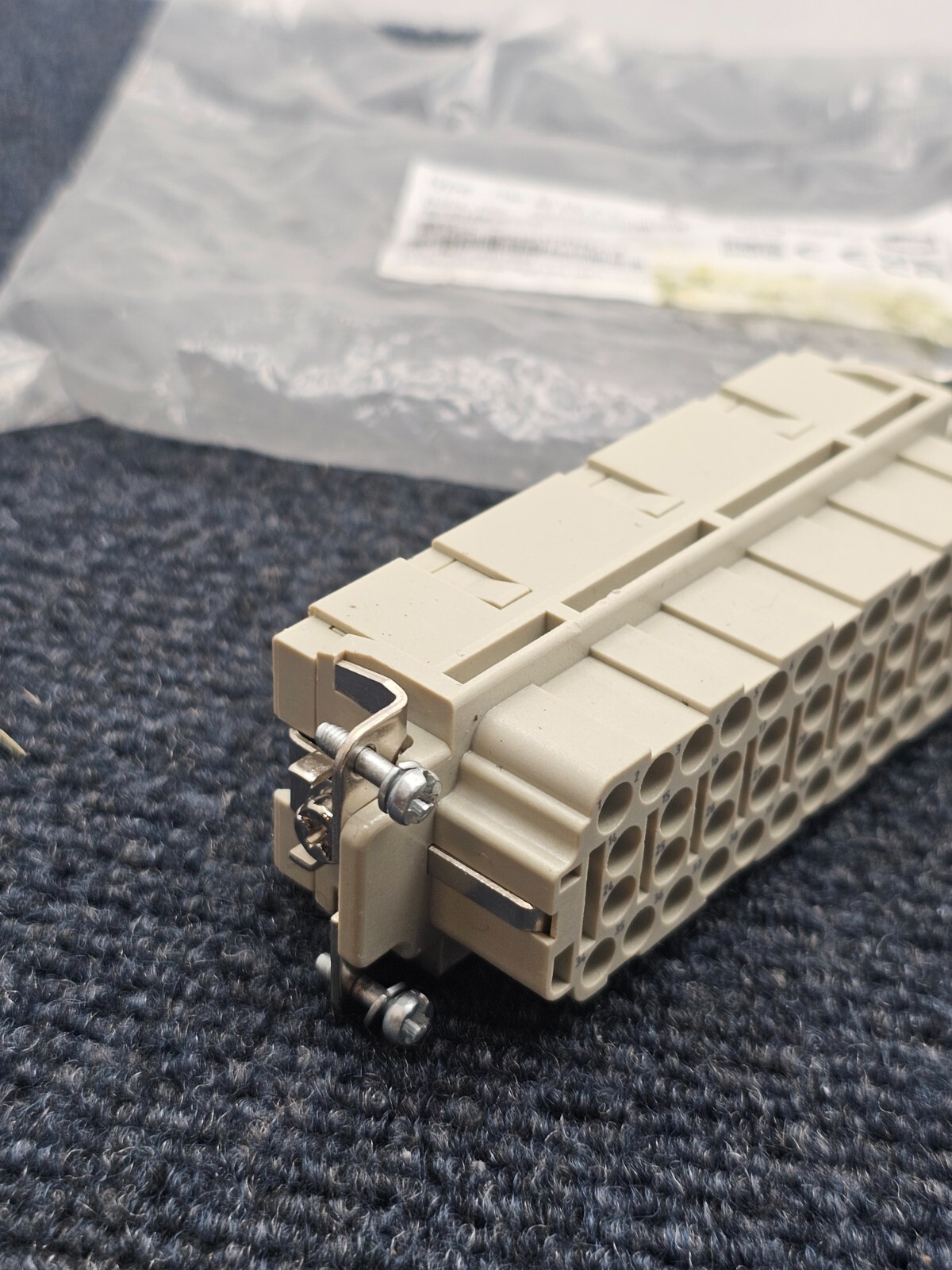 Harting 09320463101: HAN46EE-F-C Rectangular Connector 16A 500V 6kV 3
