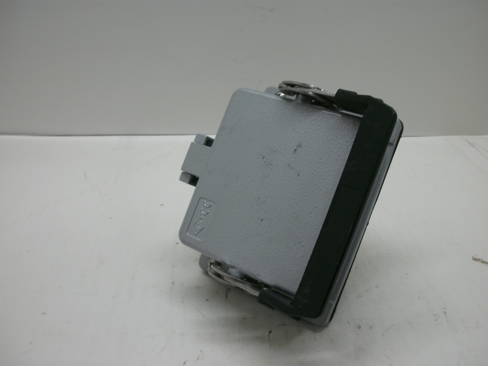 WECO PRODUCT 32D3-DH+ OUTDOOR DUAL RECEPTACLE + THE RIGHT CONNECTION 115 VAC