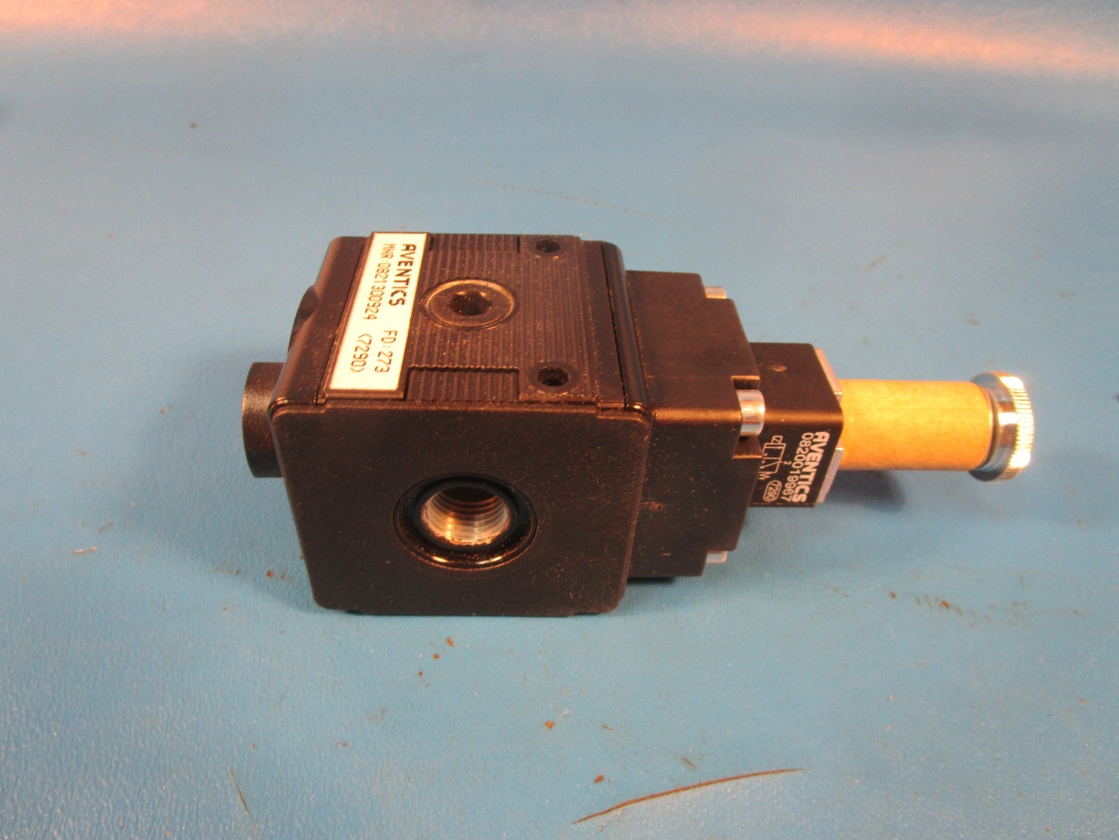 AVENTICS 0821300924, 3/2 Pneumatic Poppet Valve, Directional Valve