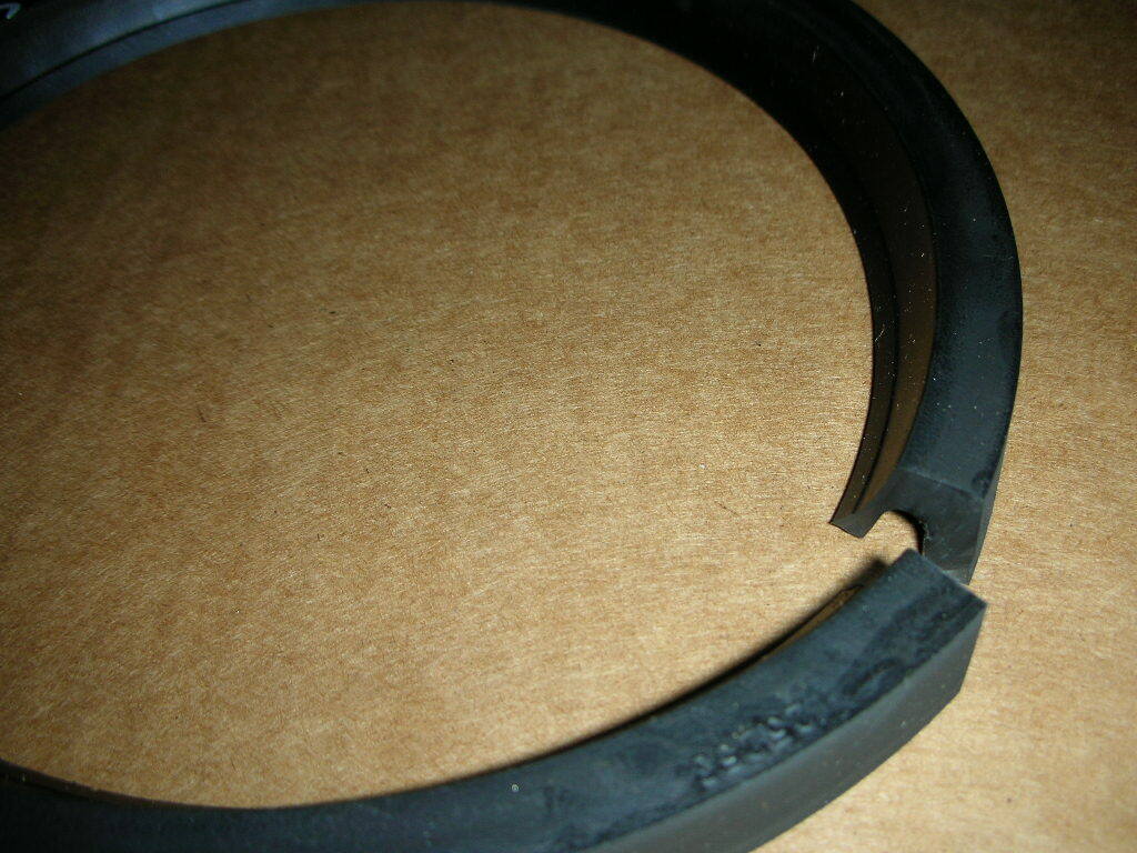 GARLOCK KLOZURE 25003-2915 Split Nitrile Oil Seal 5″ Shaft 6″ OD .5″ Wide NOS!!