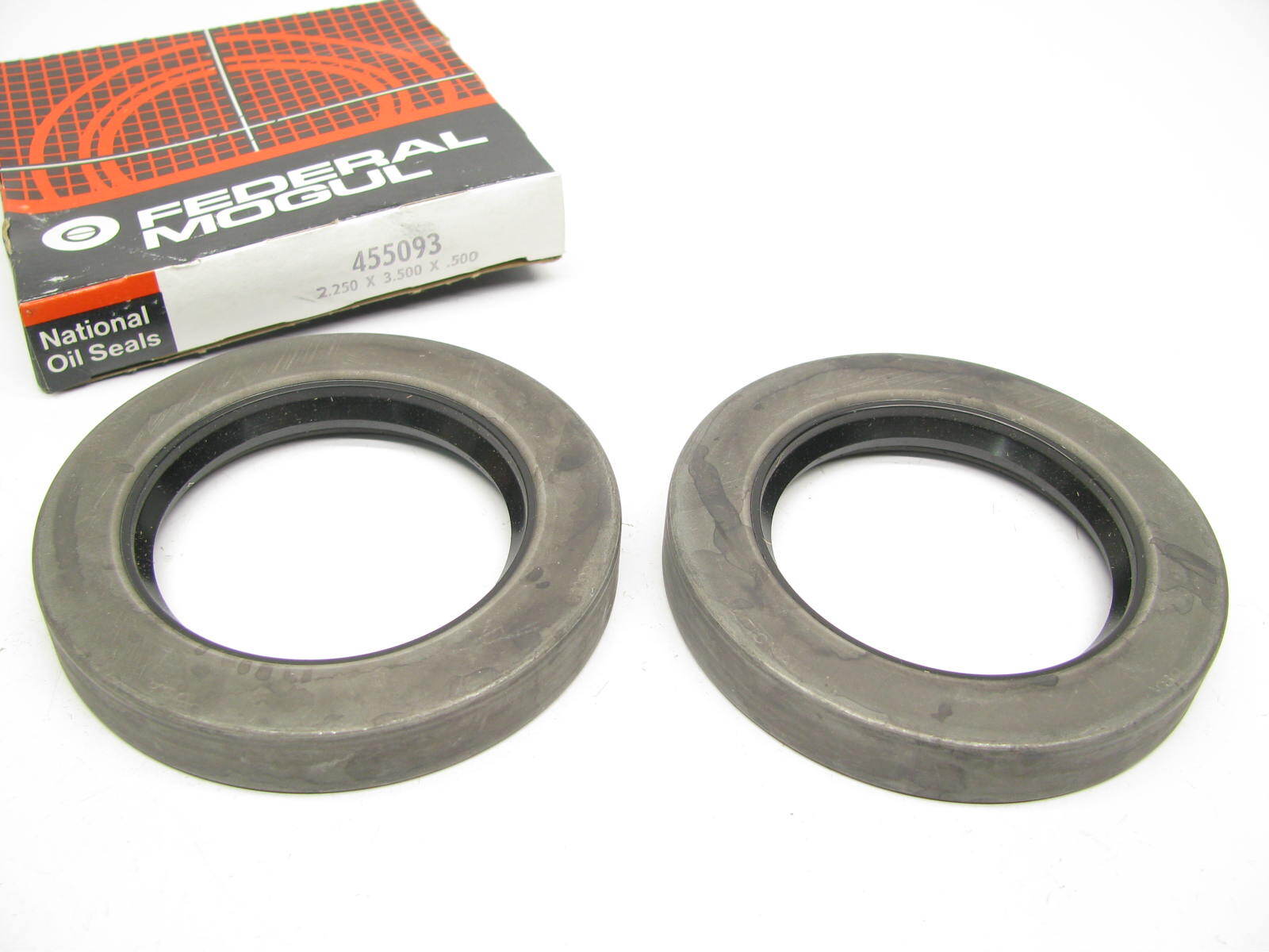 (2) National 455093 Oil Seals – 2.250×3.500×0.500