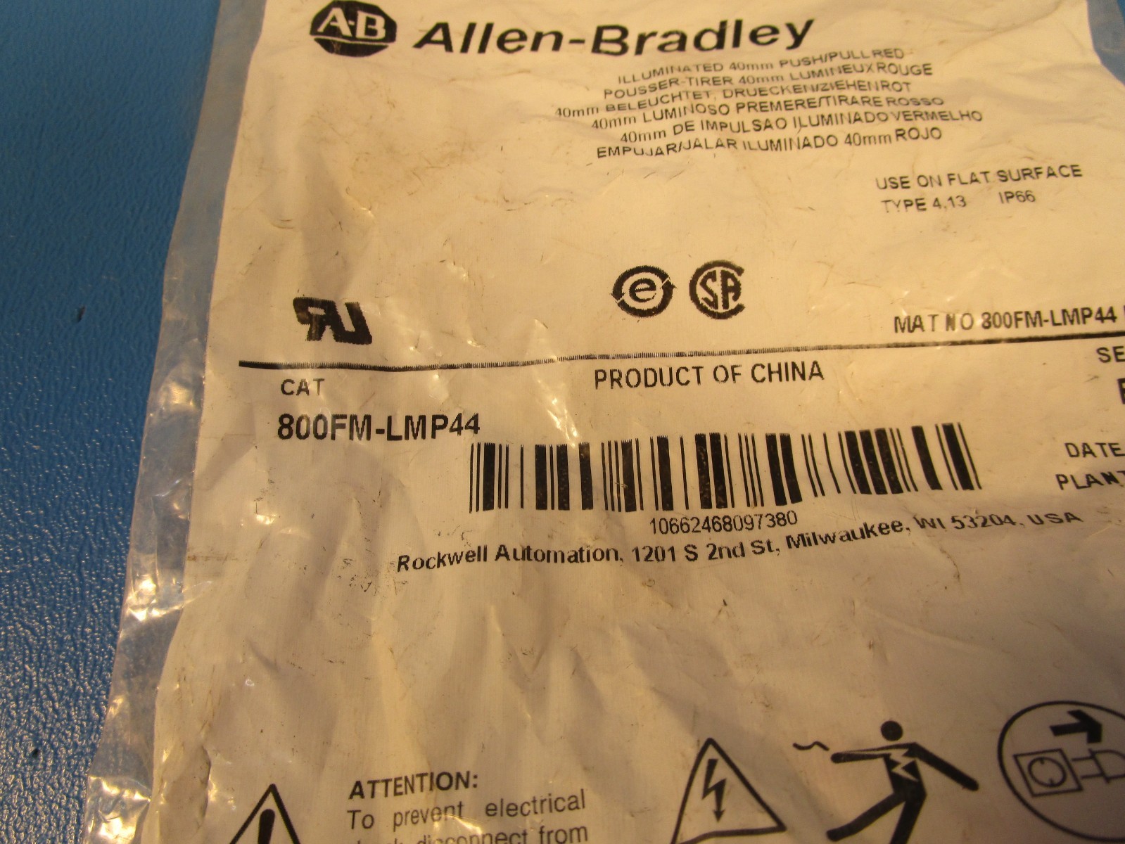 ALLEN BRADLEY 800FM-LMP44, Momentary 3-Position Push-Pull Mushroom Illuminated
