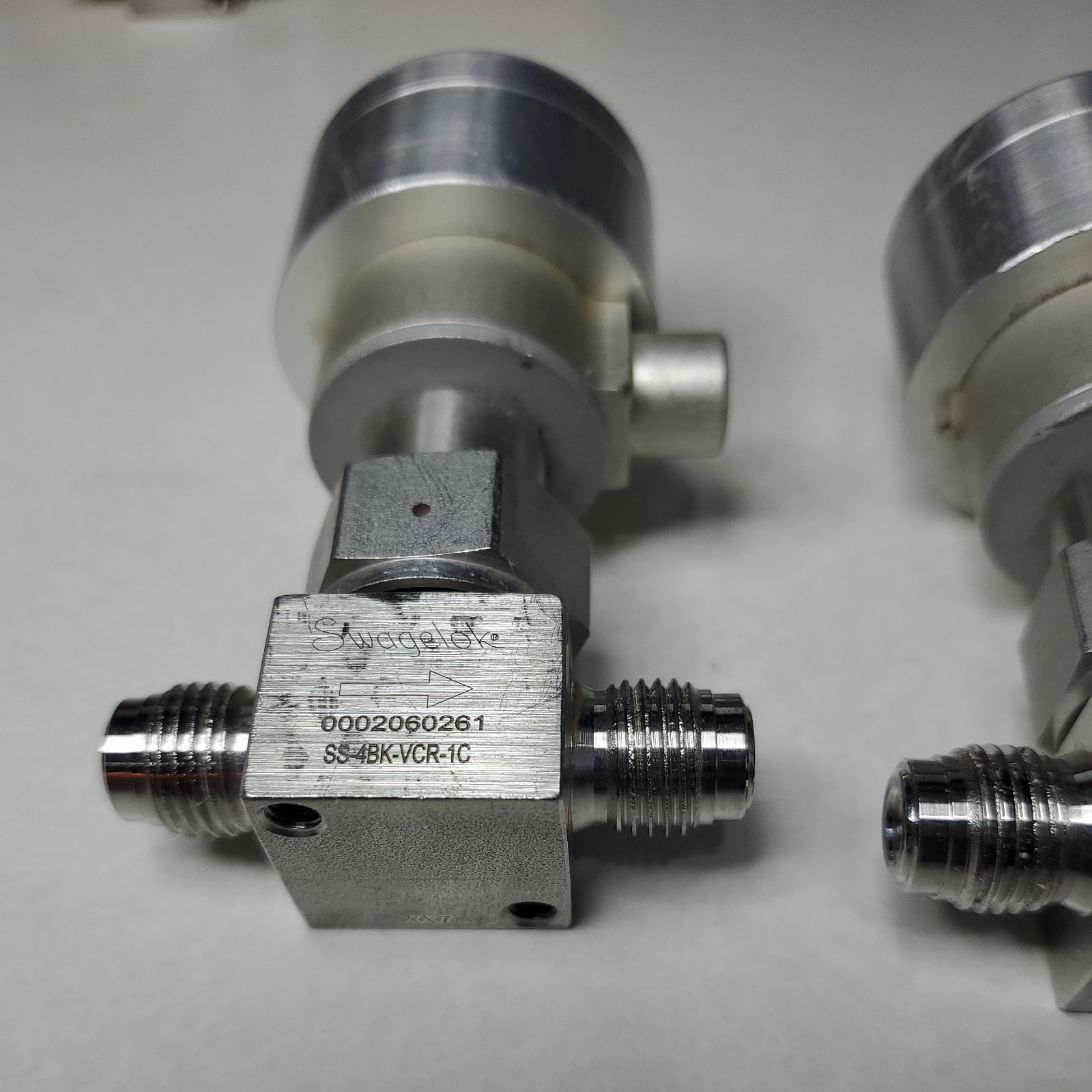 Swagelok SS-4BK-VCR-1C Bellows Sealed Pneumatic Valves 1/4 in Male VCR Lot of 2