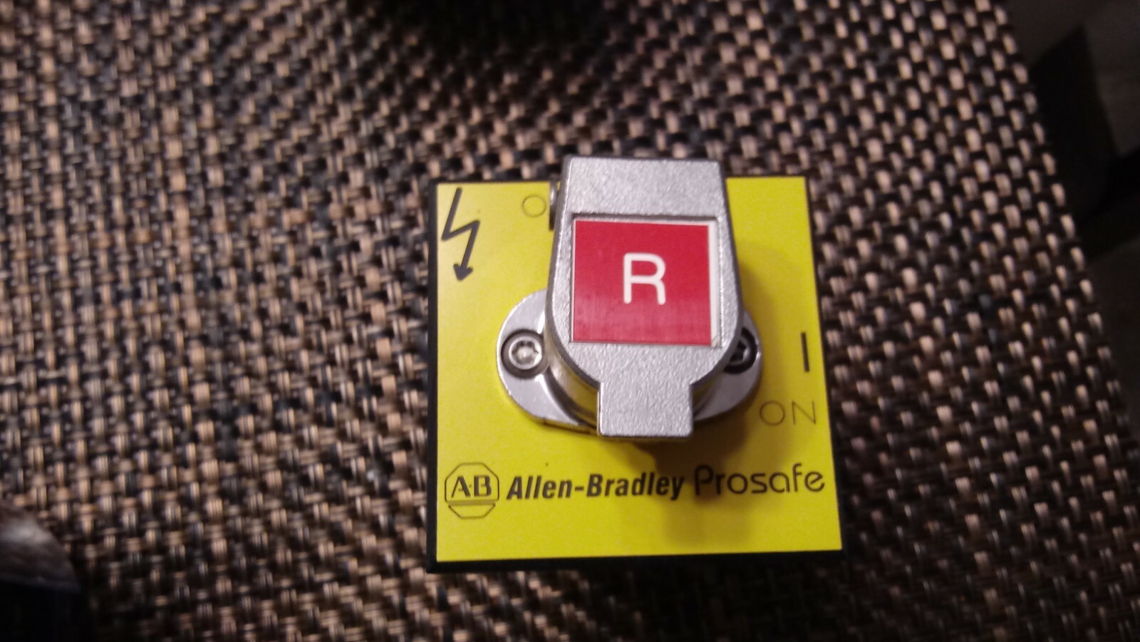 New Allen Bradley 440T-MRPSE11 “R” Guardmaster Trapped Key Interlock 10OM