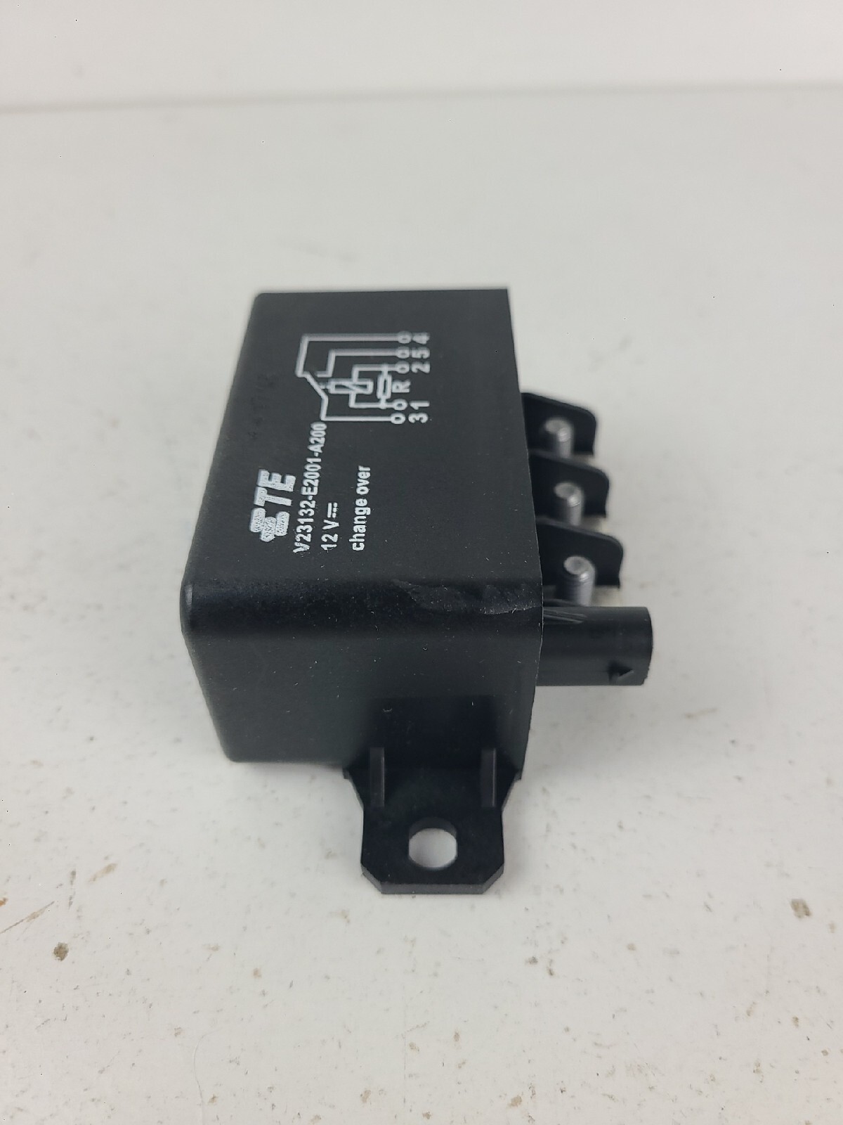 TE Connectivity V23132-E2001-A200 Change Over New!