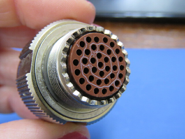 DEUTSCH D38999/26FD35PN Qty of 1 per Lot 37 Position Circular Connector Plug,