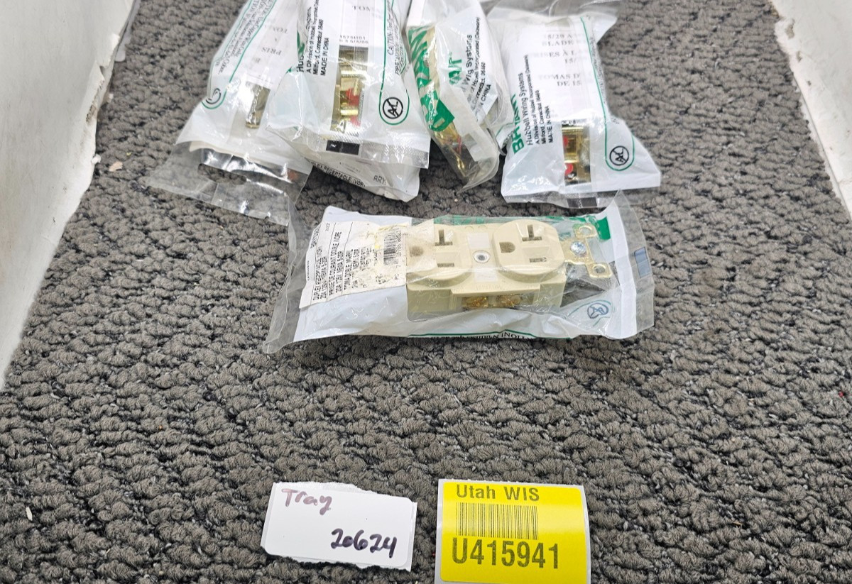 (QTY 6) Bryant BRY5362I 20A 125V Duplex Receptacle NEMA 5-20R Ivory