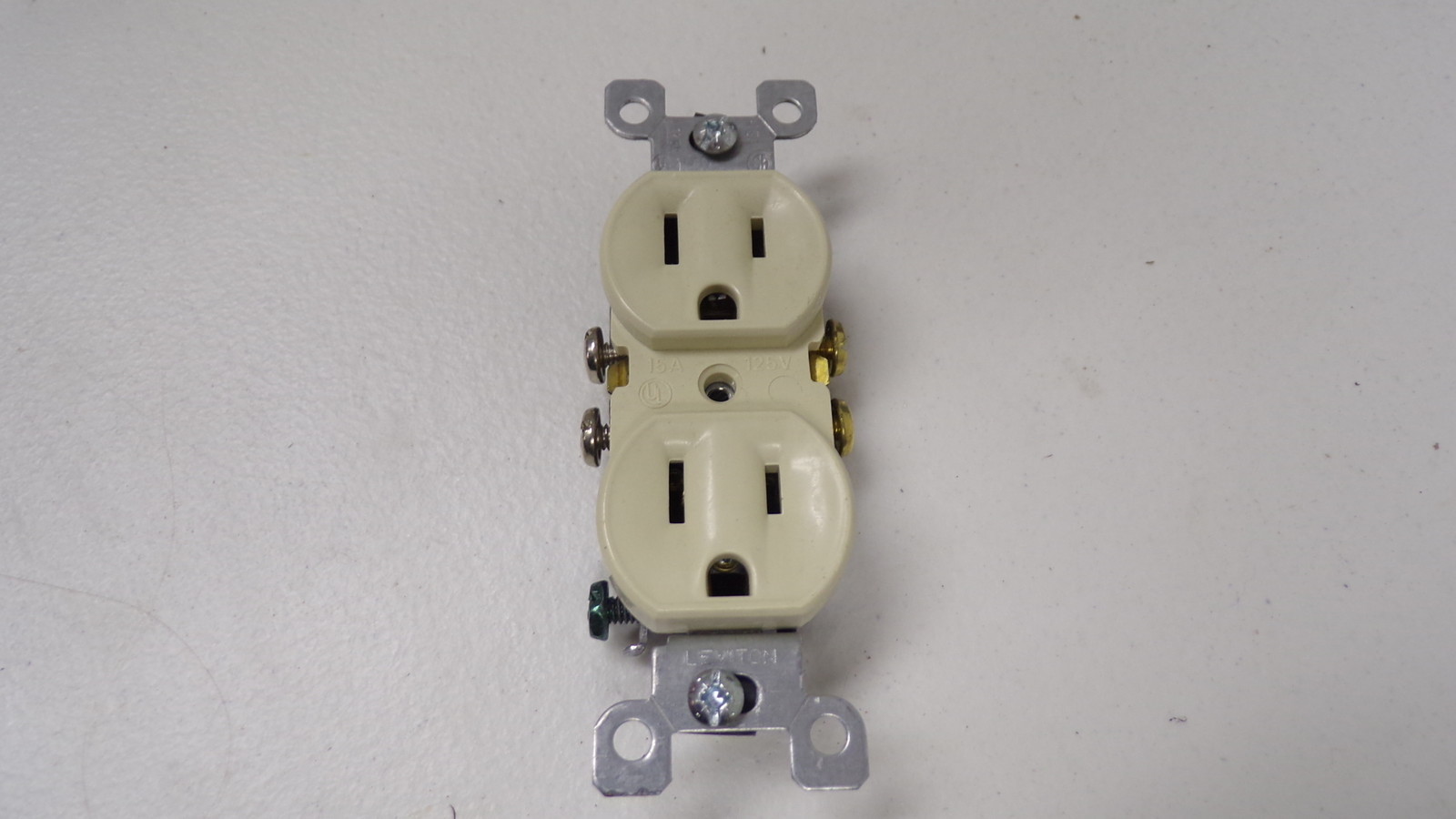Leviton Outlet 15A 125V IVory Color, Box of 8 *FREE SHIPPING*