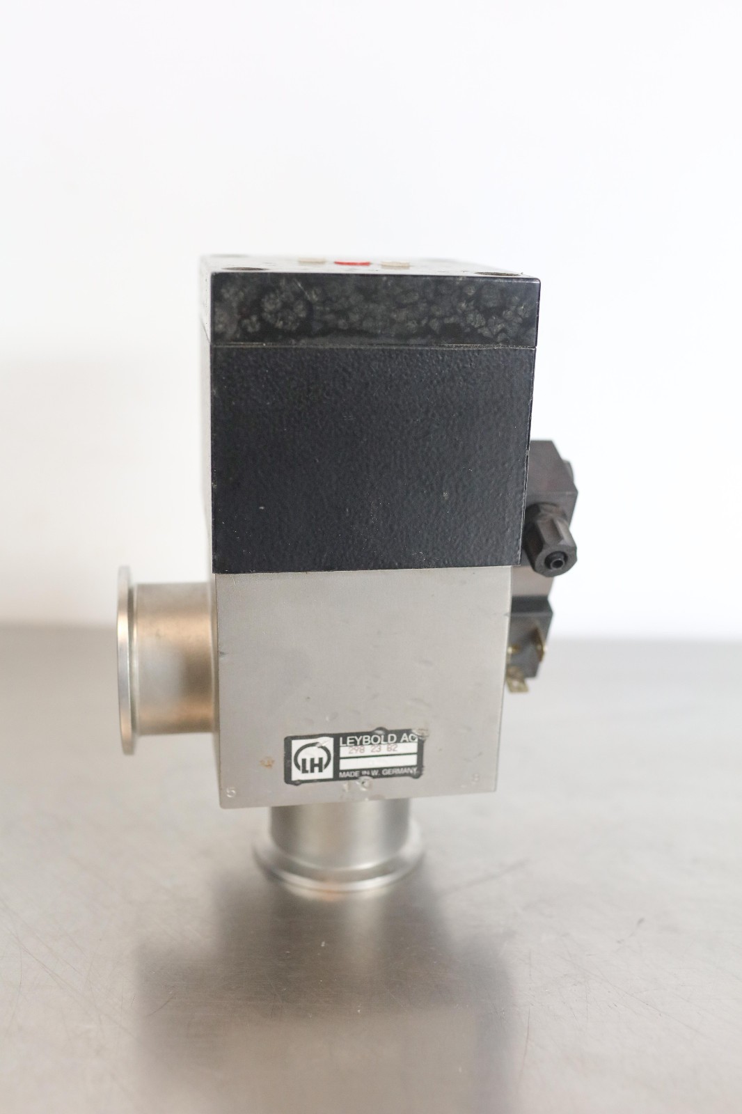 LEYBOLD 298 23 B2 VACUUM VALVE / PNEUMATIC / 29823B2 / KF40 Stainless