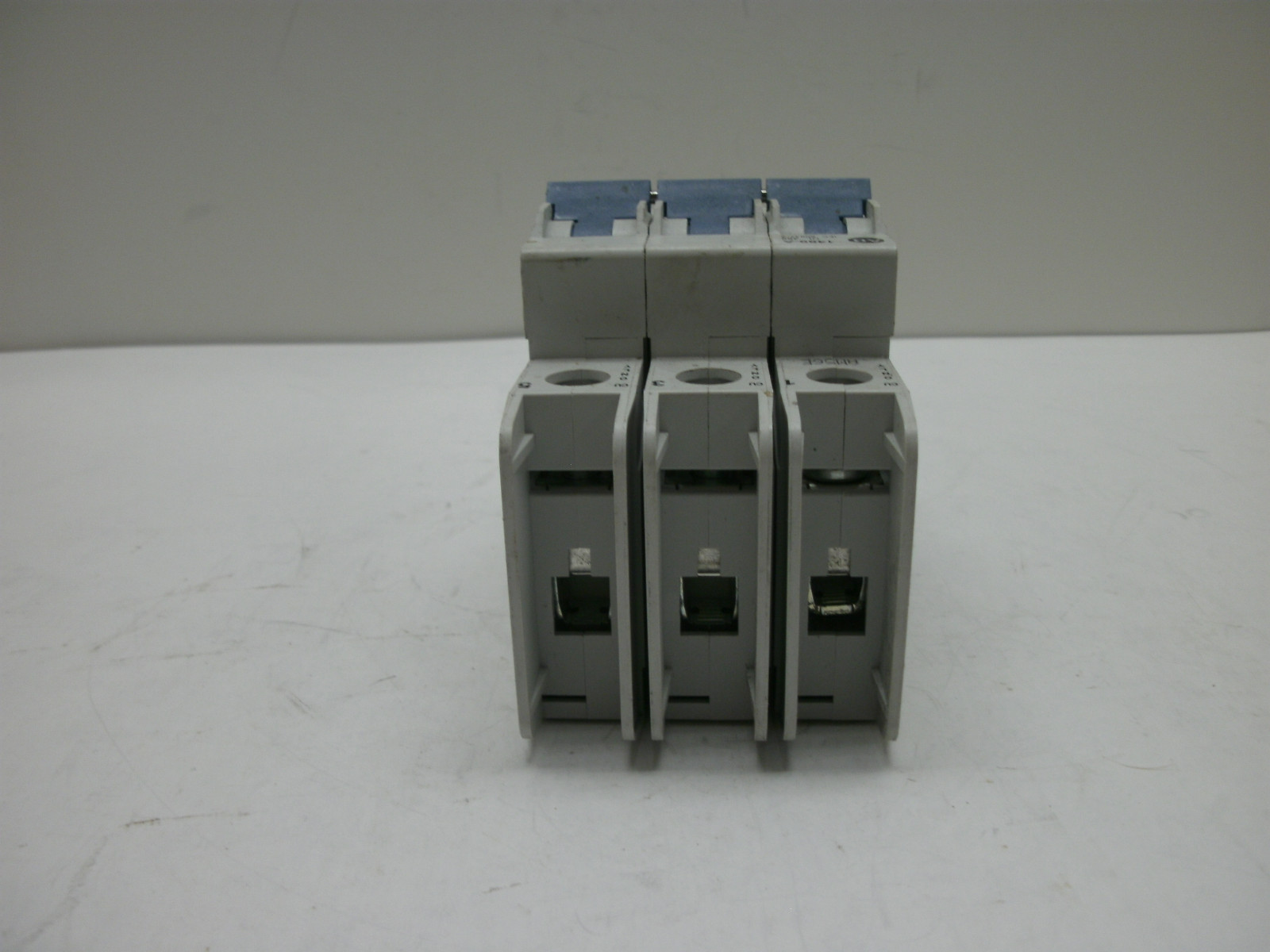 ALLEN BRADLEY 1489-A3C160 SER A CIRCUIT BREAKER 16 AMP 3 POLE 480Y/277V~