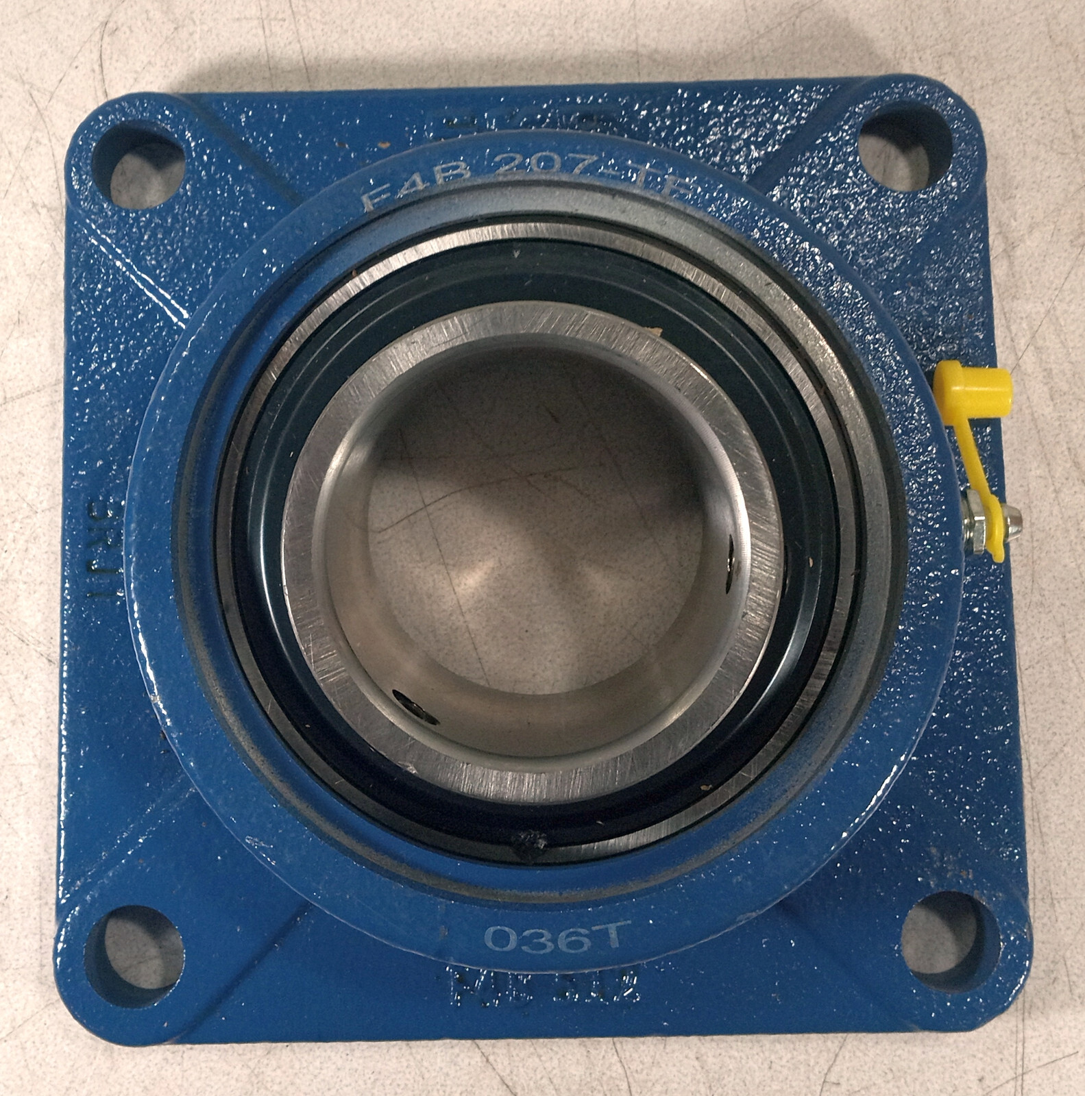 1 NEW SKF FAB 207-TF 4 BOLT FLANGE PILLOW BLOCK BEARING NNB ***MAKE OFFER***