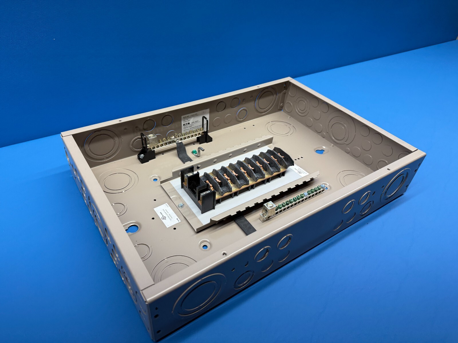 Eaton CH24L125C Type-1 125A 120/240VAC Indoor Main Lug Loadcenter Enclosure
