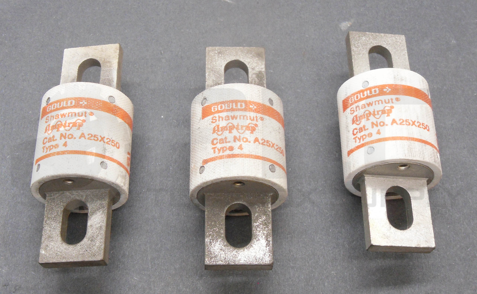 LOT OF 3 NEW GOULD SHAWMUT A25X250 FUSE TYPE 4 250A 250VAC