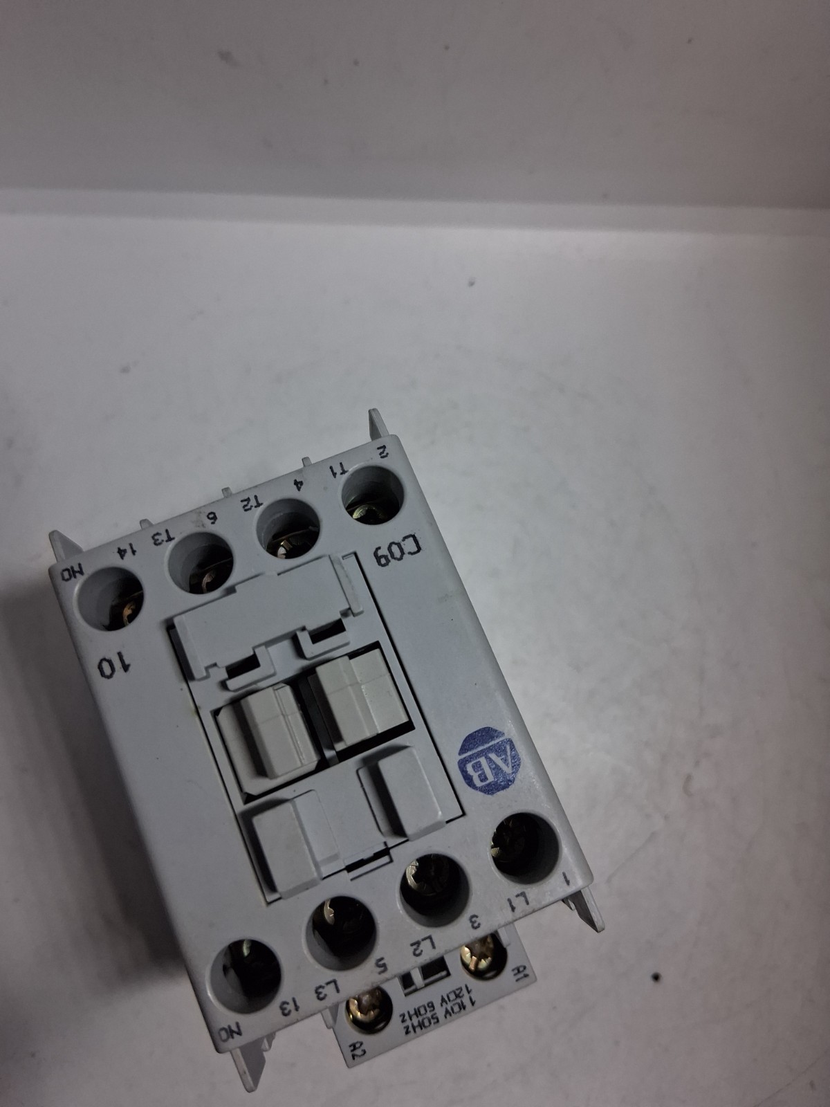 ALLEN BRADLEY 100-C09D10 CONTACTOR 690V 32A SERIES A