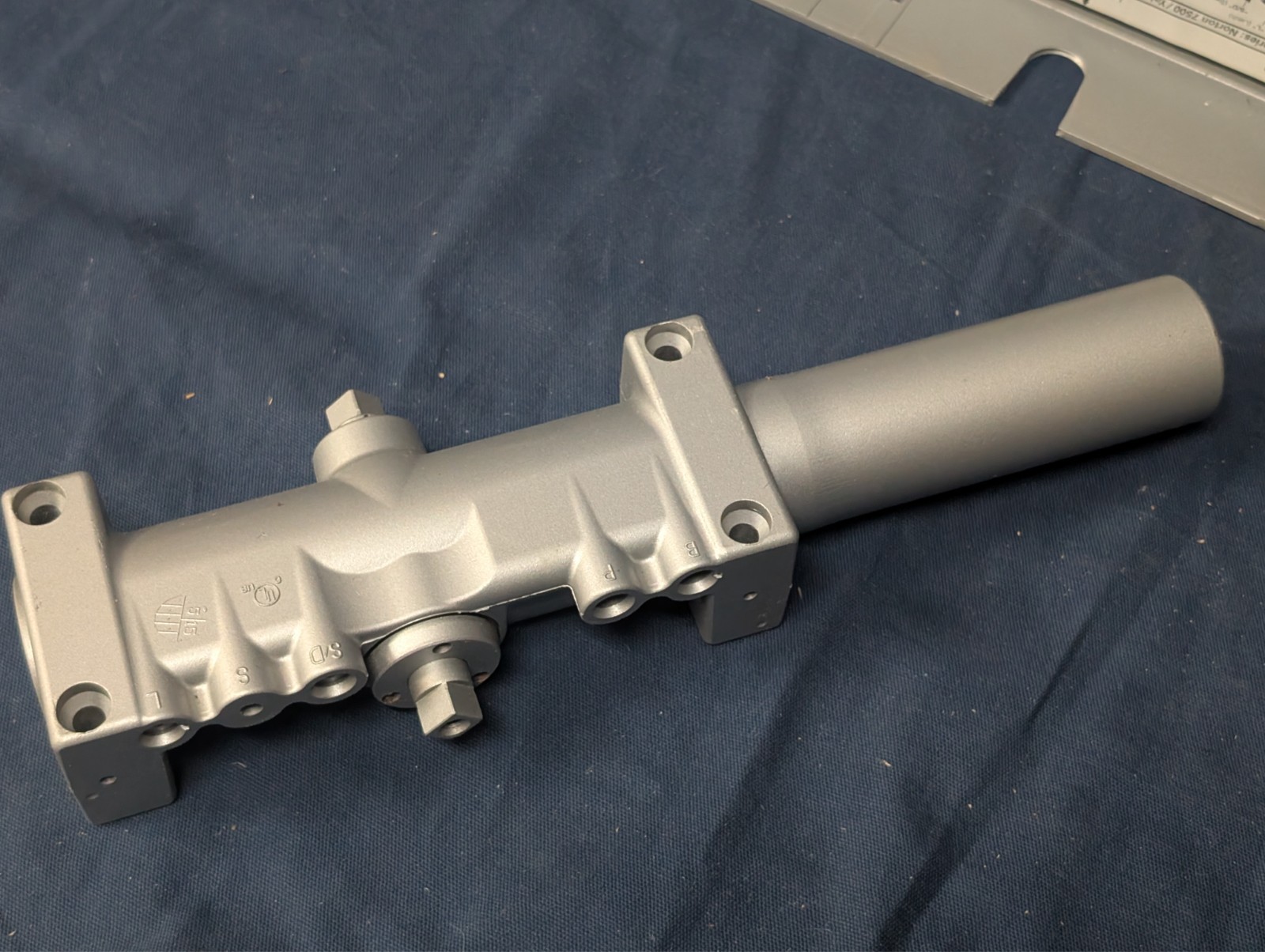 Norton 7500/Yale 4400 Left or Right Hand Door Closer, 689 Finish, Parts Missing!