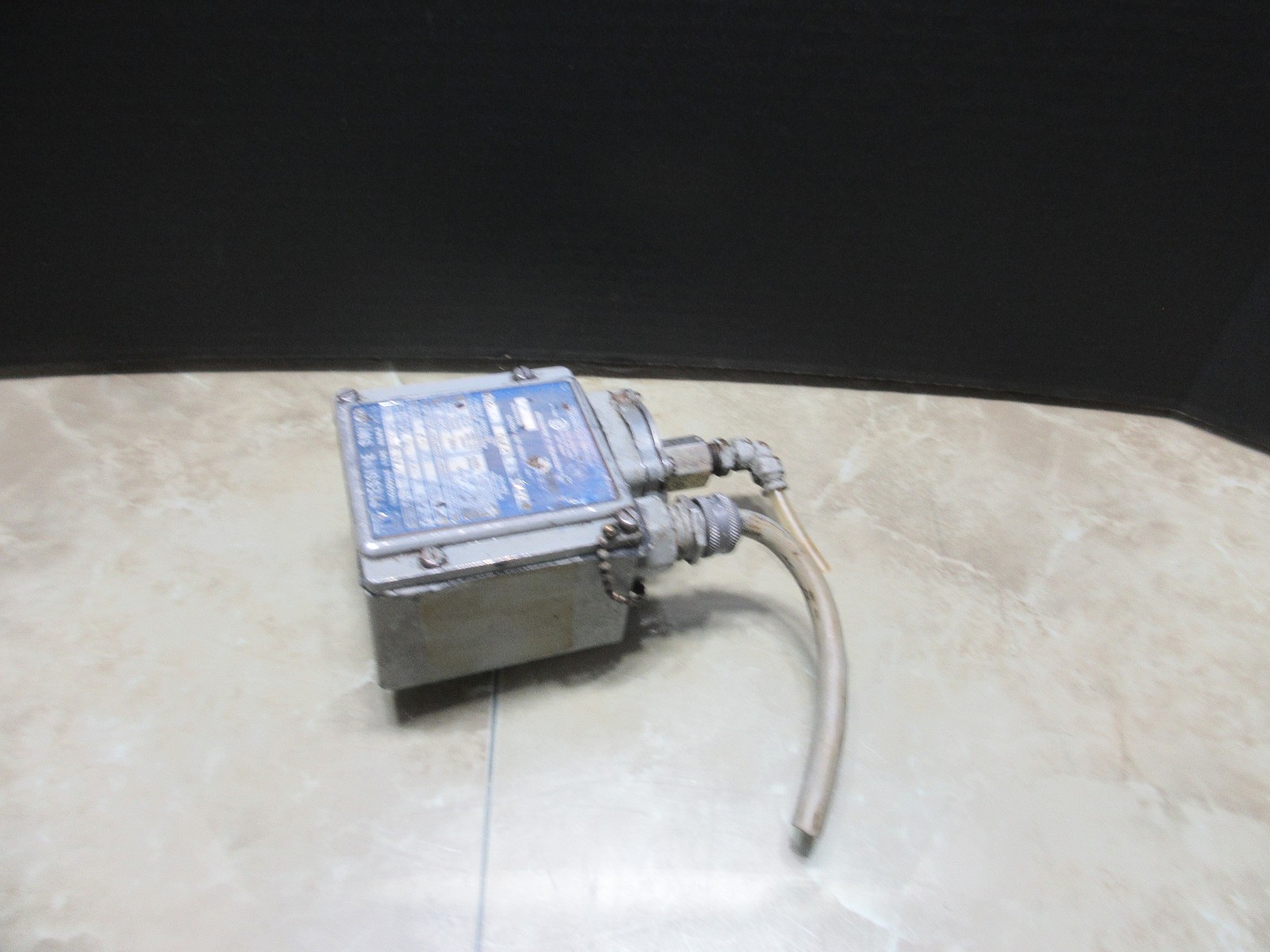 SQUARE D PRESSURE SWITCH ENCLOSURE TYPE NEMA 4&13 CLASS 9012 GAW