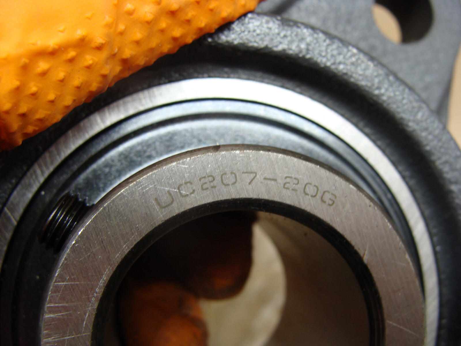 IPTCI 2 BOLT FLANGE BEARING FL207 UC207-20G