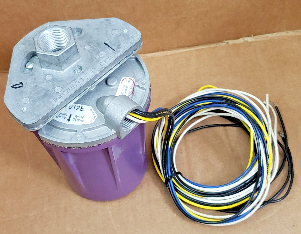 HONEYWELL C7012E1104 DYNAMIC SELF-CHECK FLAME DETECTOR C7012E