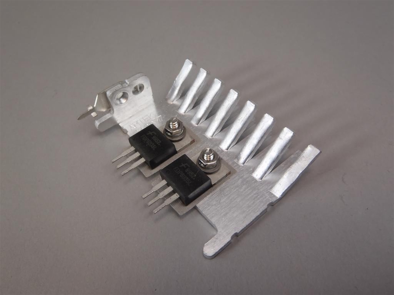 Case of (76) FDP6035L Fairchild Amtek 242977 Heat Sink Assembly -New Old Stock