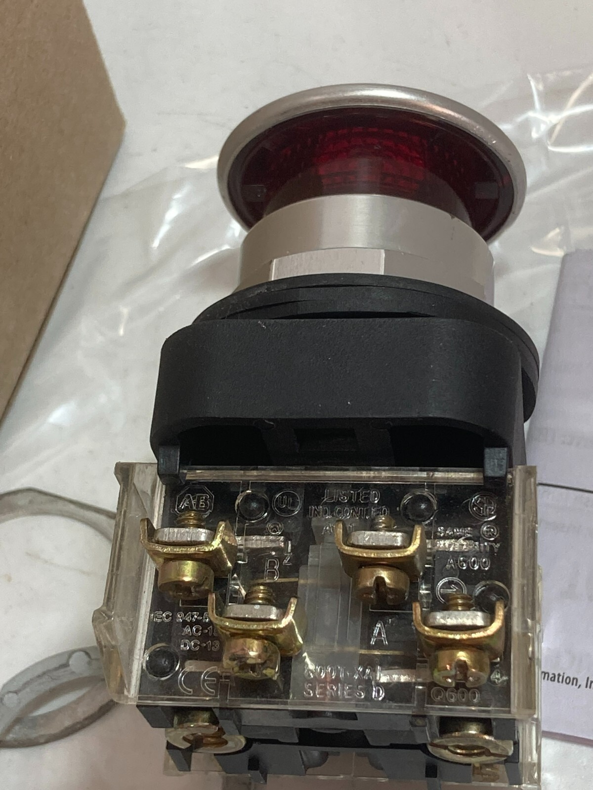 ALLEN BRADLEY 800T-FXQ24RA1 PUSH PULL 2 POSITION ILL RED 24VAC/DC 1NO/1NCLB S T