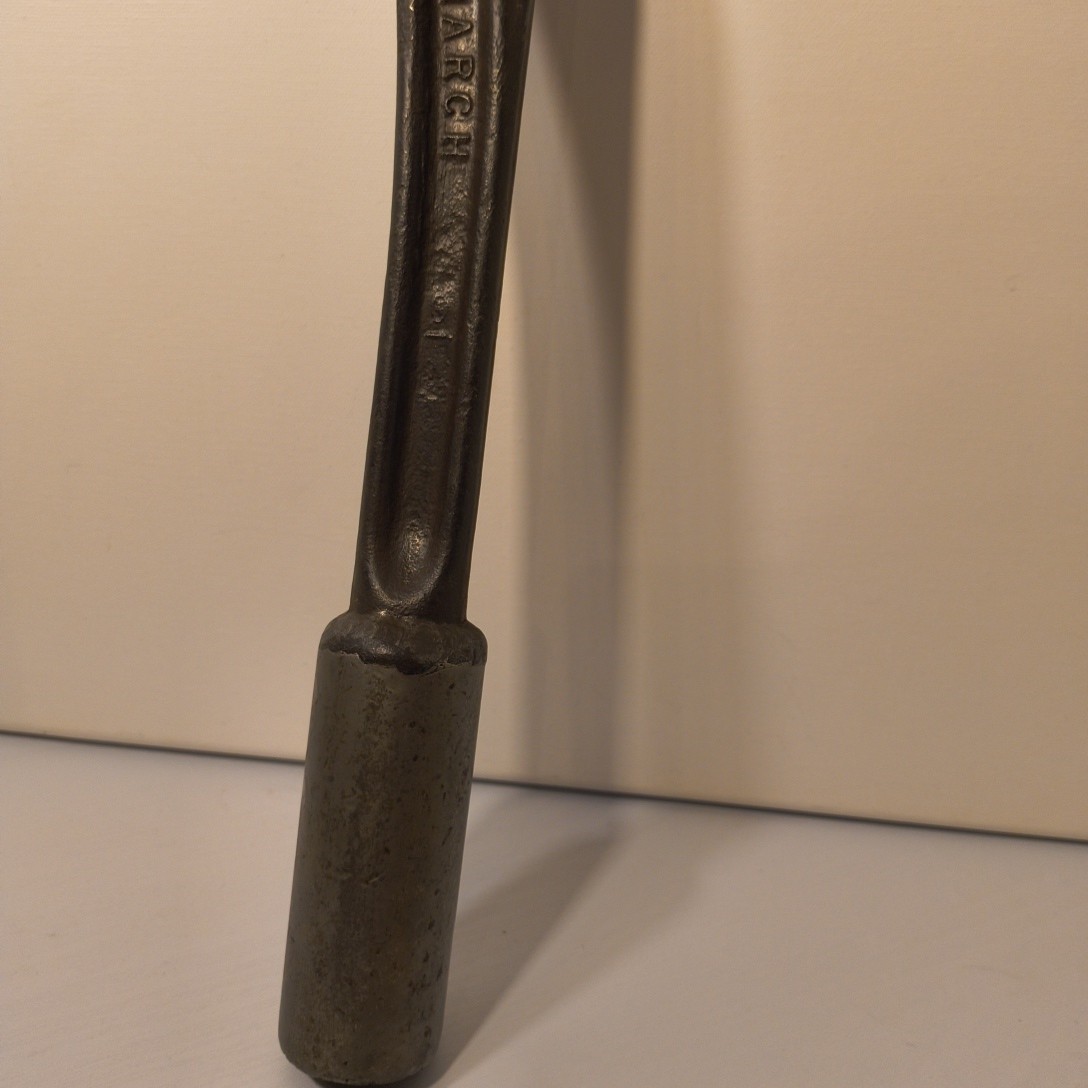Monarch Rod Buster Sucker Rod Wrench 18″ Length High Quality Tool 555-560-300