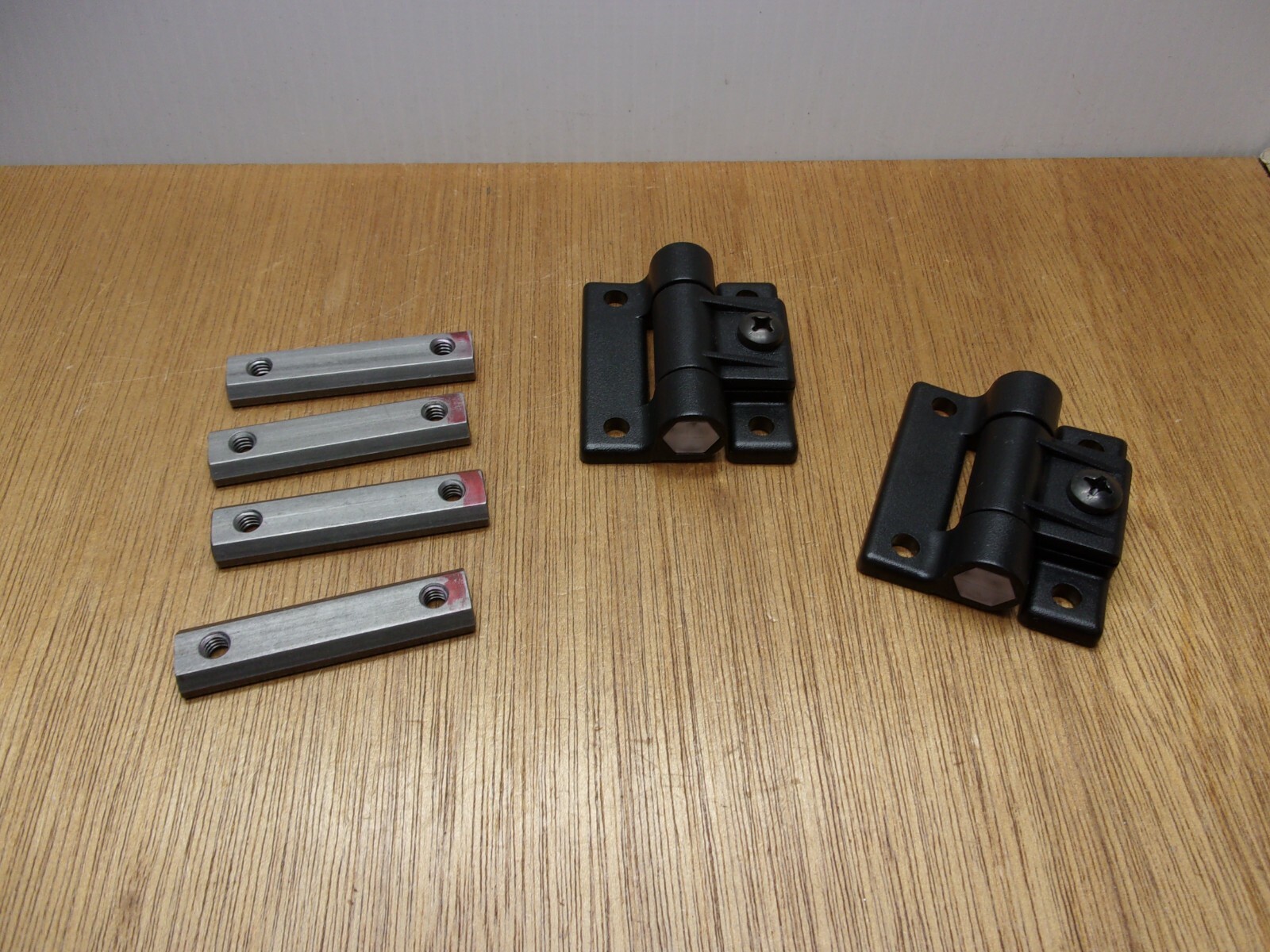 X2 Southco E6-10-501-20 Adjustable Torque Hinge 80/20 1/4″ Double Slide In Nuts